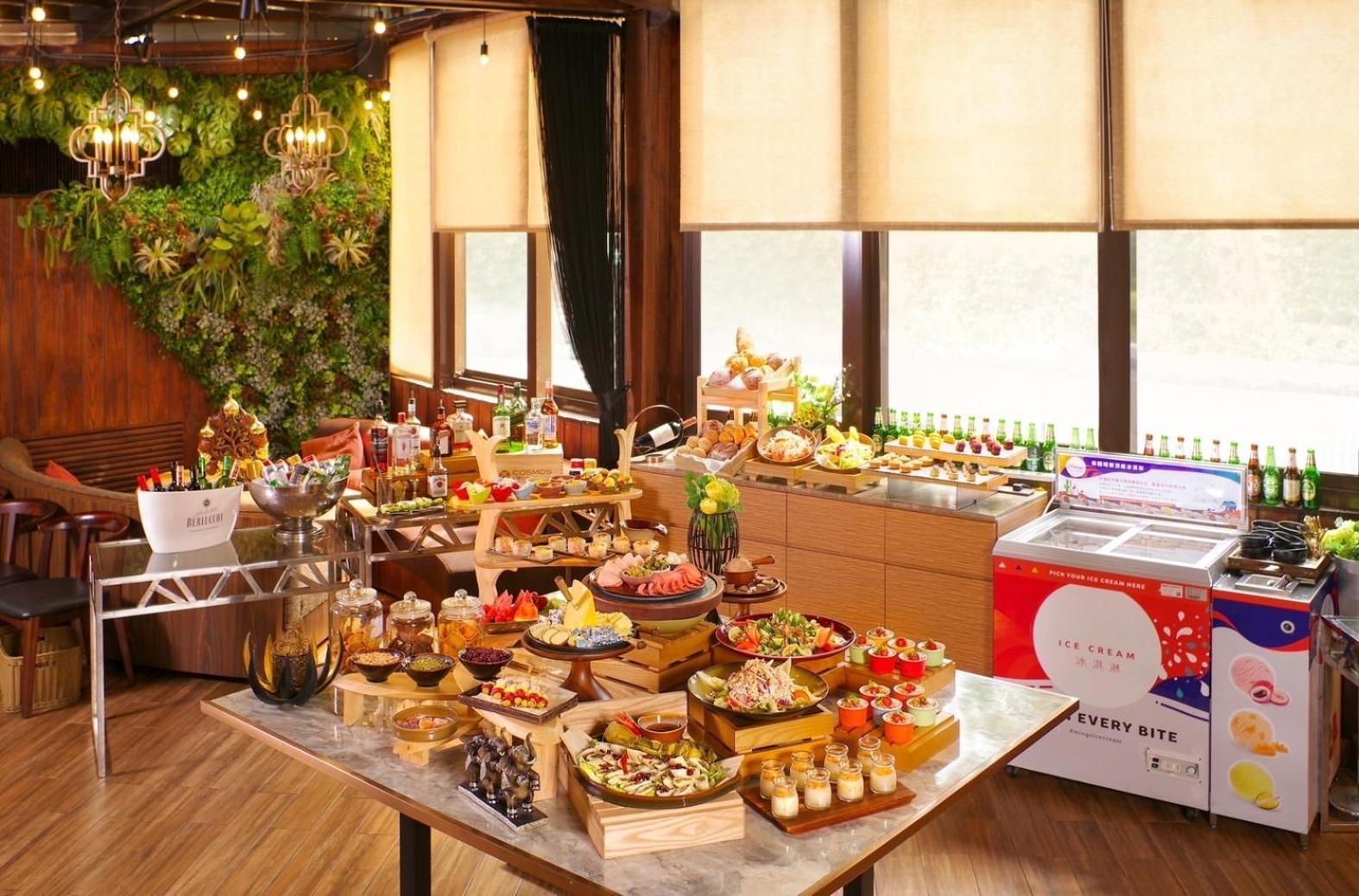 Taipei Garden Hotel - Ximending Exterior photo A dessert buffet