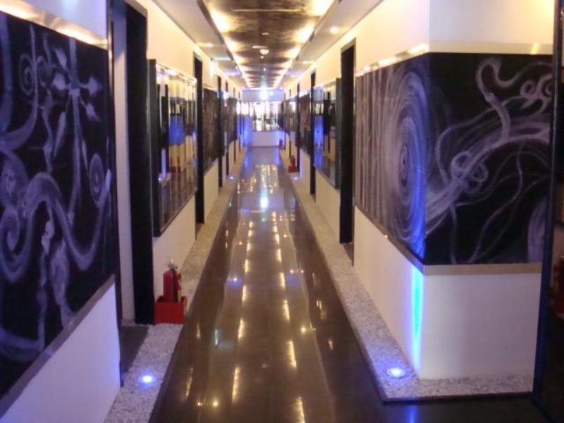 Taipei Garden Hotel - Ximending Exterior photo A corridor at the hotel