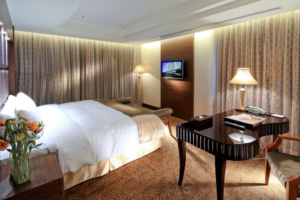 Taipei Garden Hotel - Ximending Exterior photo A bedroom at the hotel