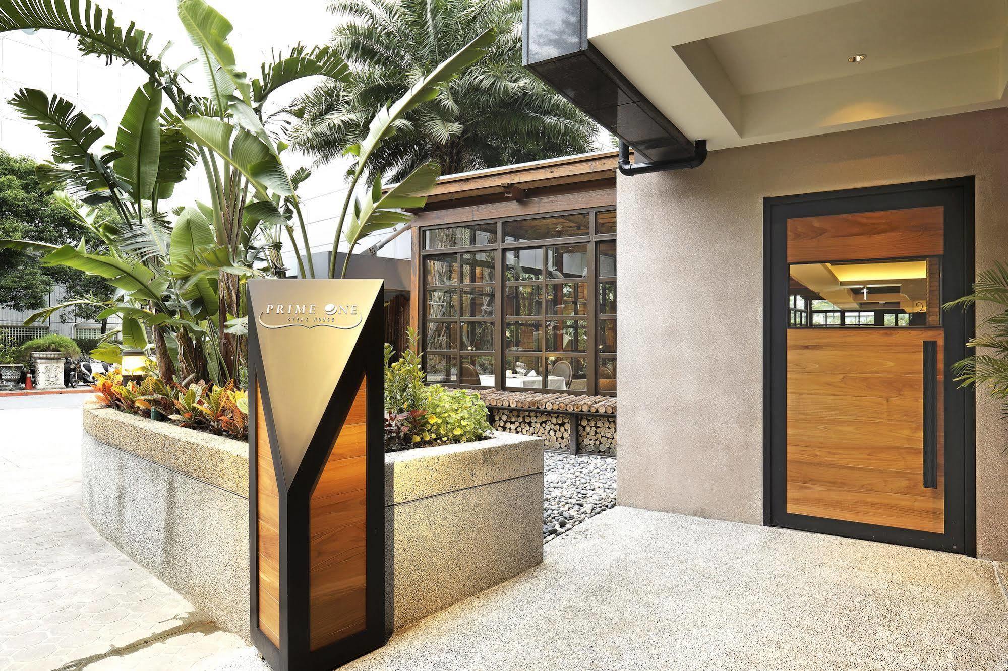 Taipei Garden Hotel - Ximending Exterior photo Entrance to the hotel