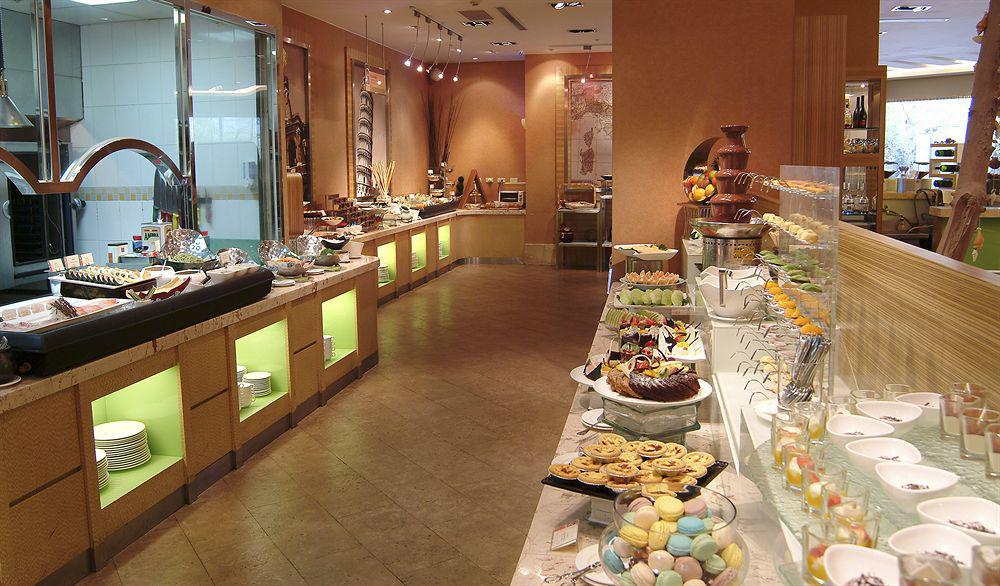 Taipei Garden Hotel - Ximending Exterior photo A buffet at a hotel